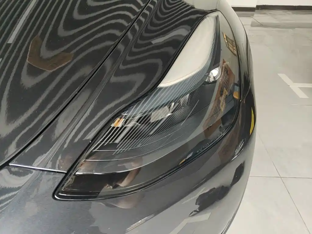 Tesla Model Y — миниатюра 24