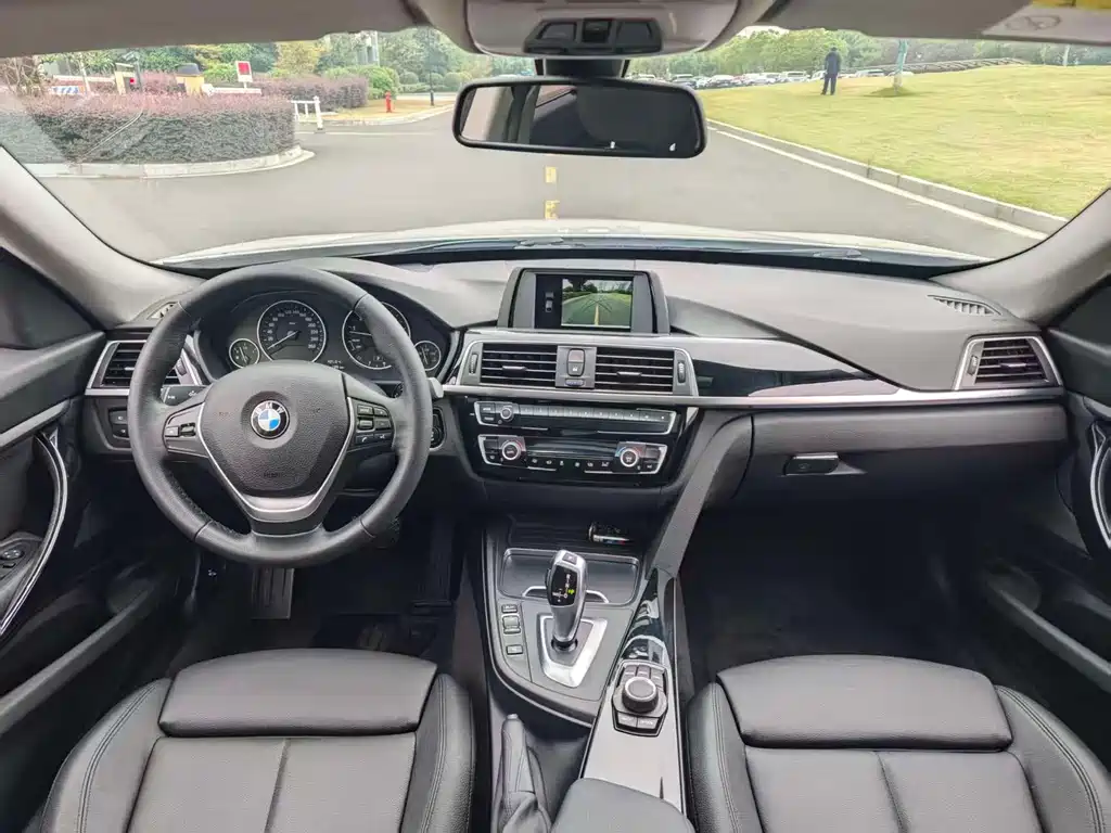 BMW 3 Series GT 320i Fashion Type, фото 8