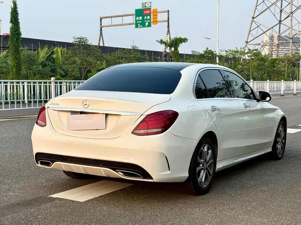 Mercedes-Benz C-Class — миниатюра 12
