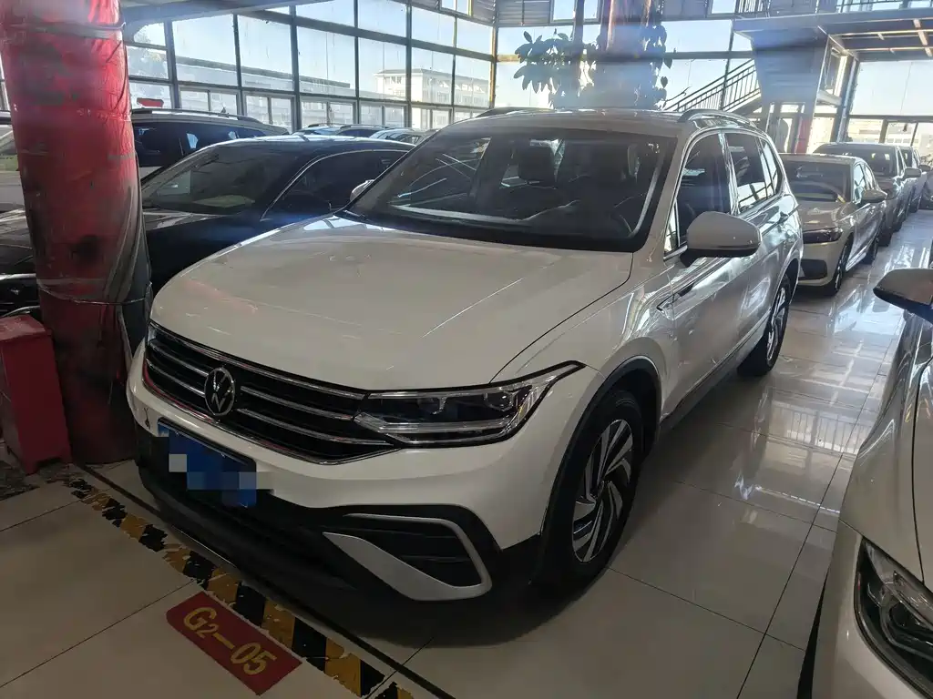 VOLKSWAGEN TIGUAN L