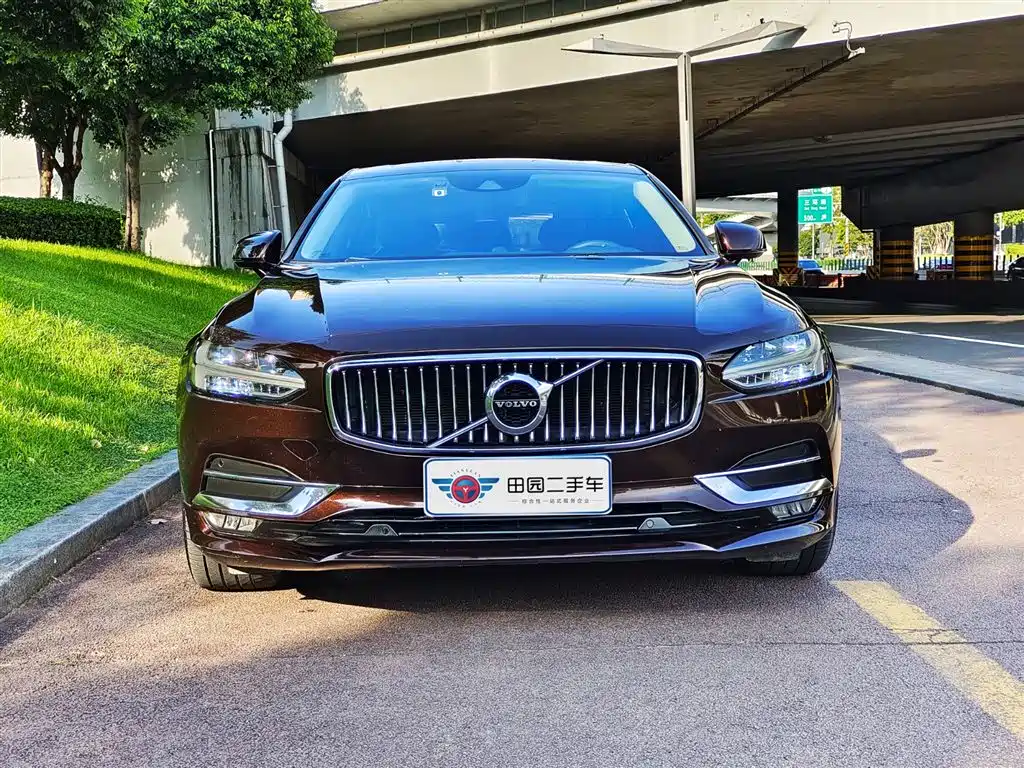 VOLVO S90