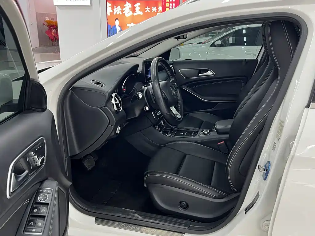Mercedes-Benz GLA 2018 GLA 200 Fashion