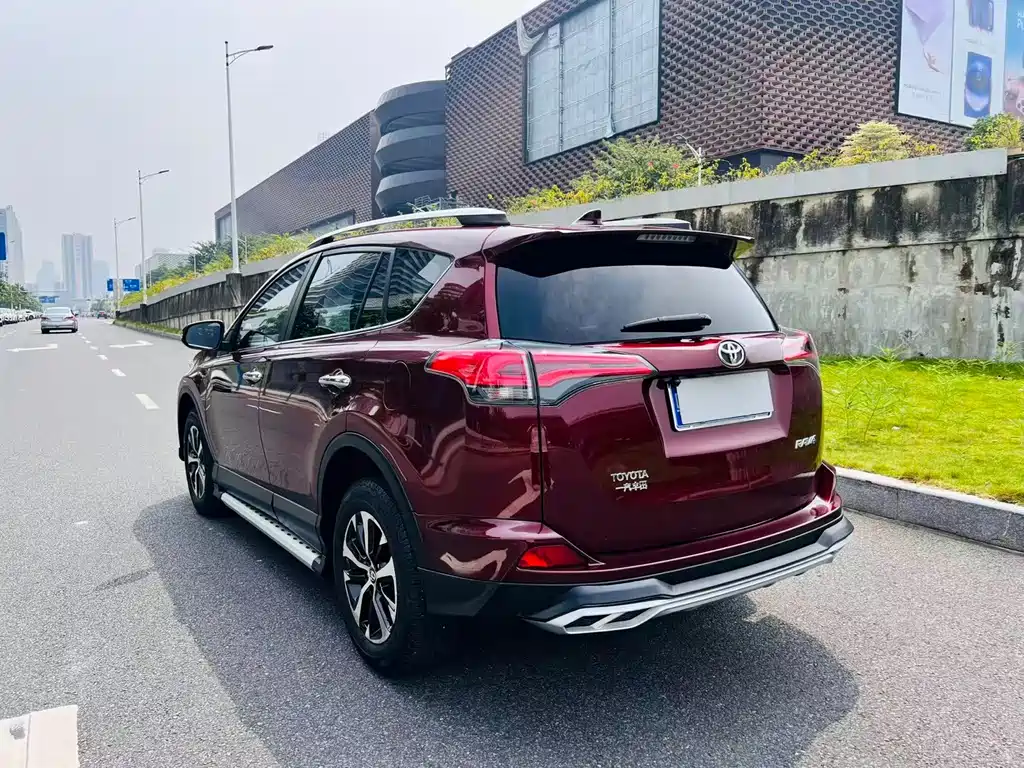Toyota RAV4 — миниатюра 13