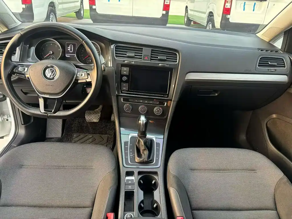 Volkswagen Golf 2019 1.6L AT Comfort V
