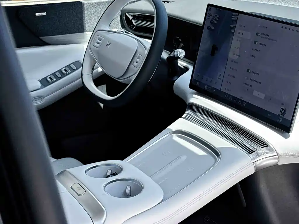 XPeng X9 — миниатюра 31