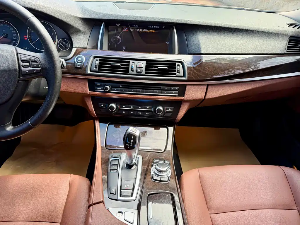 BMW 5 Series — миниатюра 14