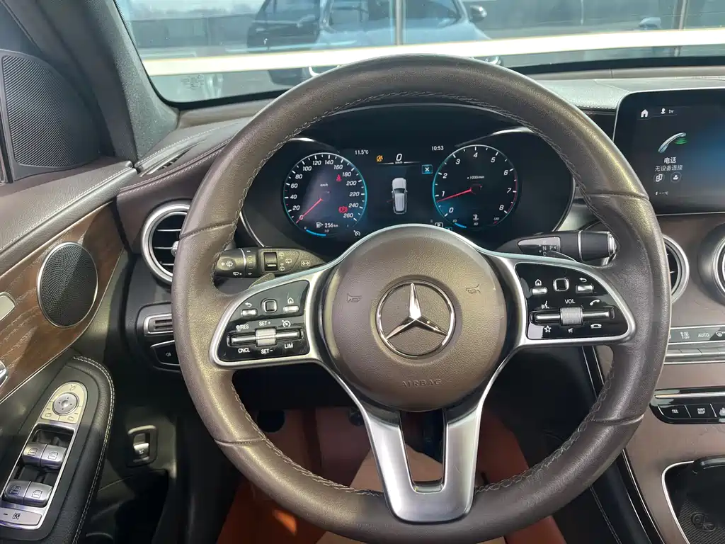 MERCEDES-BENZ GLC