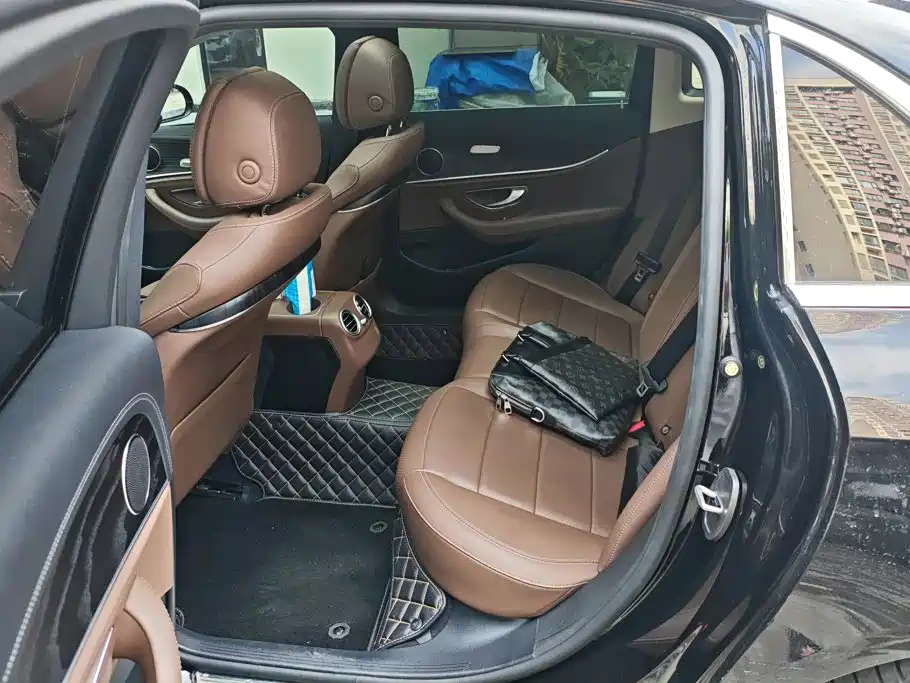 Mercedes-Benz E-Class — миниатюра 11