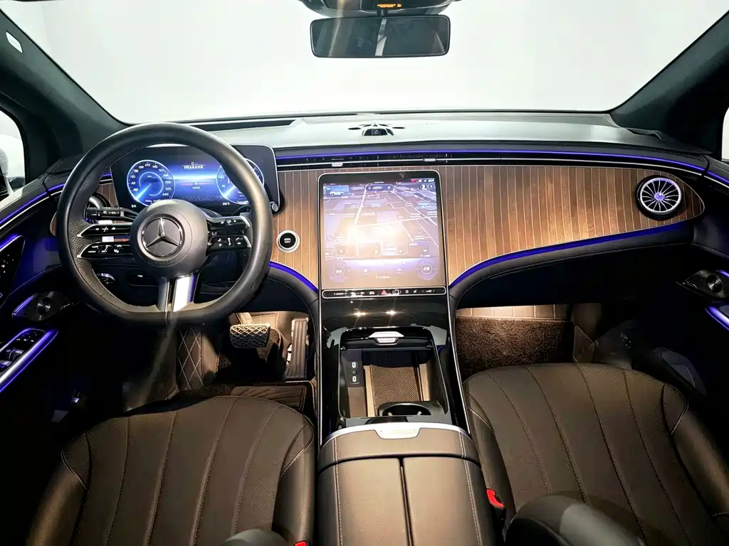 Mercedes-Benz EQE SUV — миниатюра 4