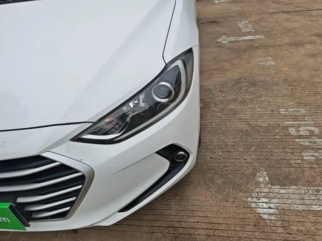 Hyundai Elantra — миниатюра 24