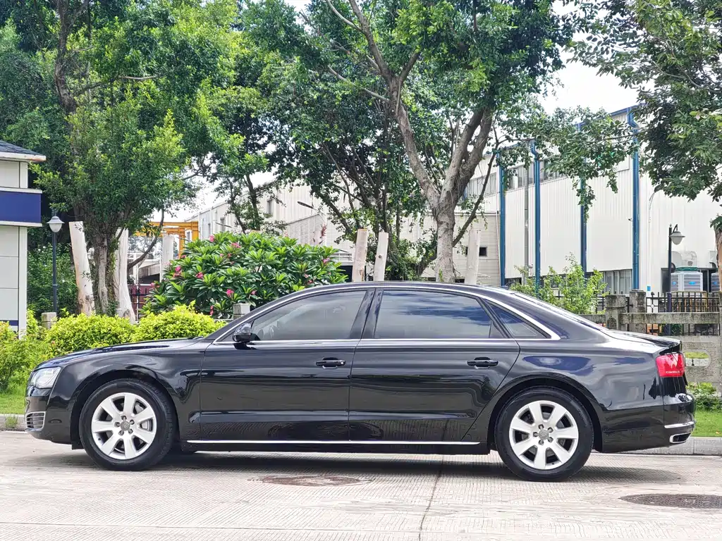 Audi A8 — миниатюра 6
