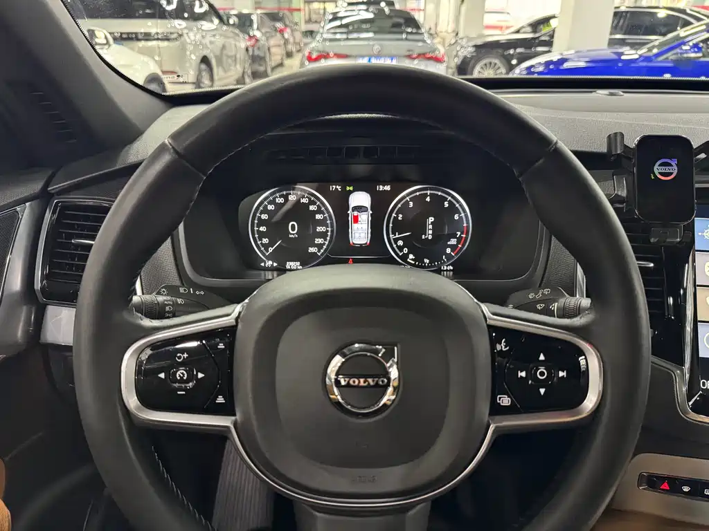 Volvo XC90 2018 T6 7 мест