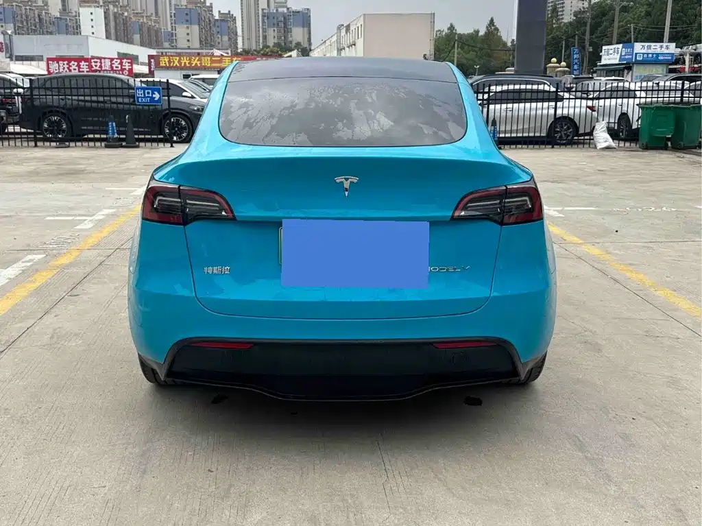Tesla Model Y — миниатюра 8