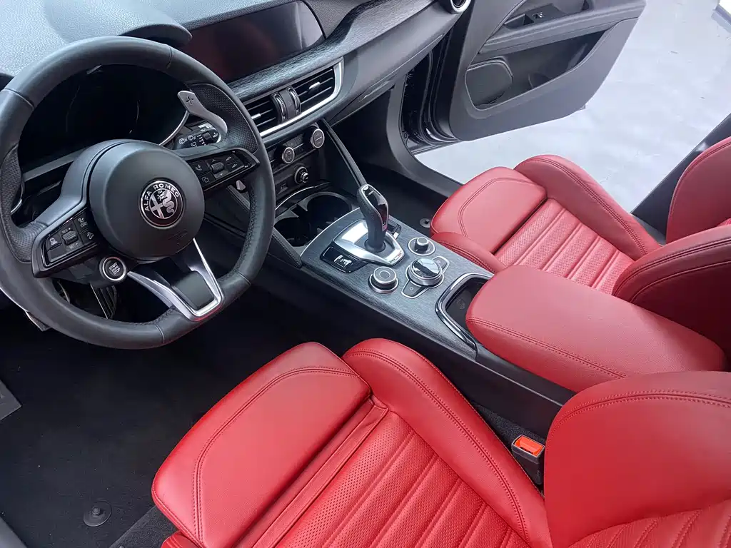 Alfa Romeo Stelvio 2023 2.0T 280HP Sprint