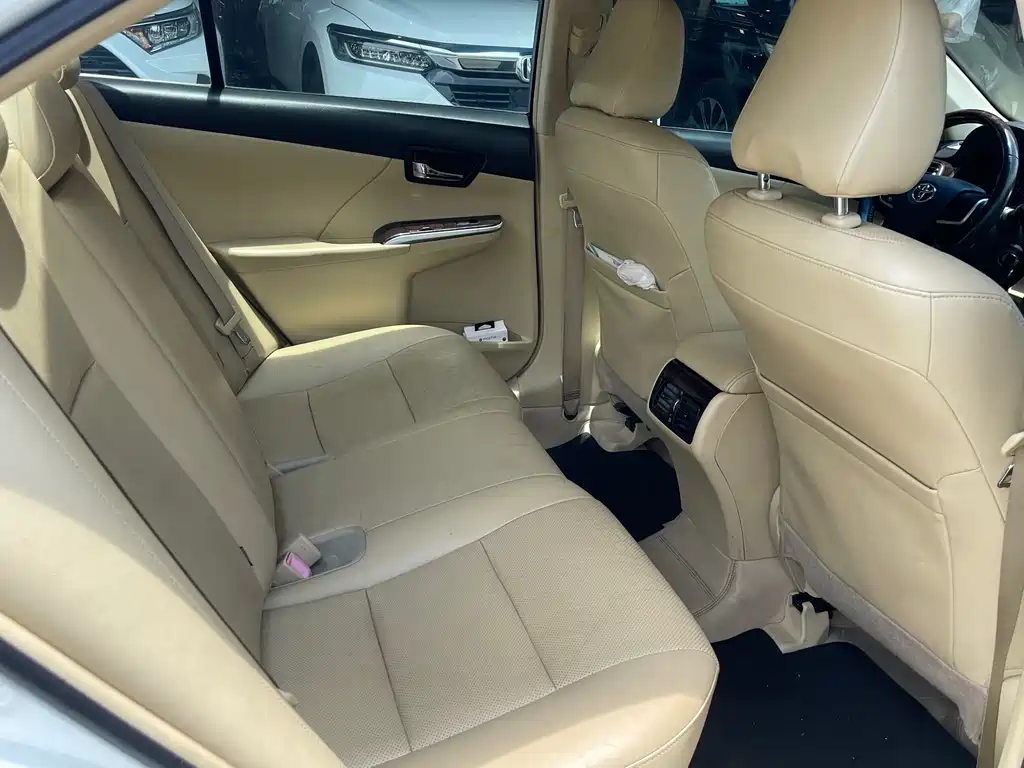 Toyota Camry — миниатюра 14