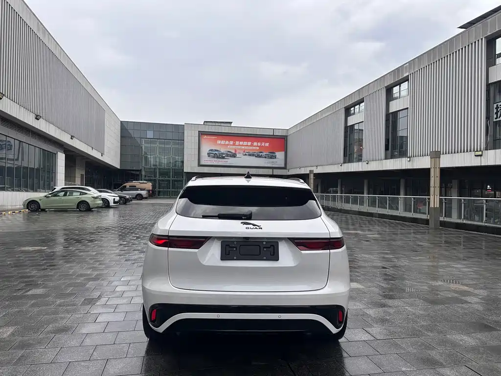 Jaguar F-PACE — миниатюра 5