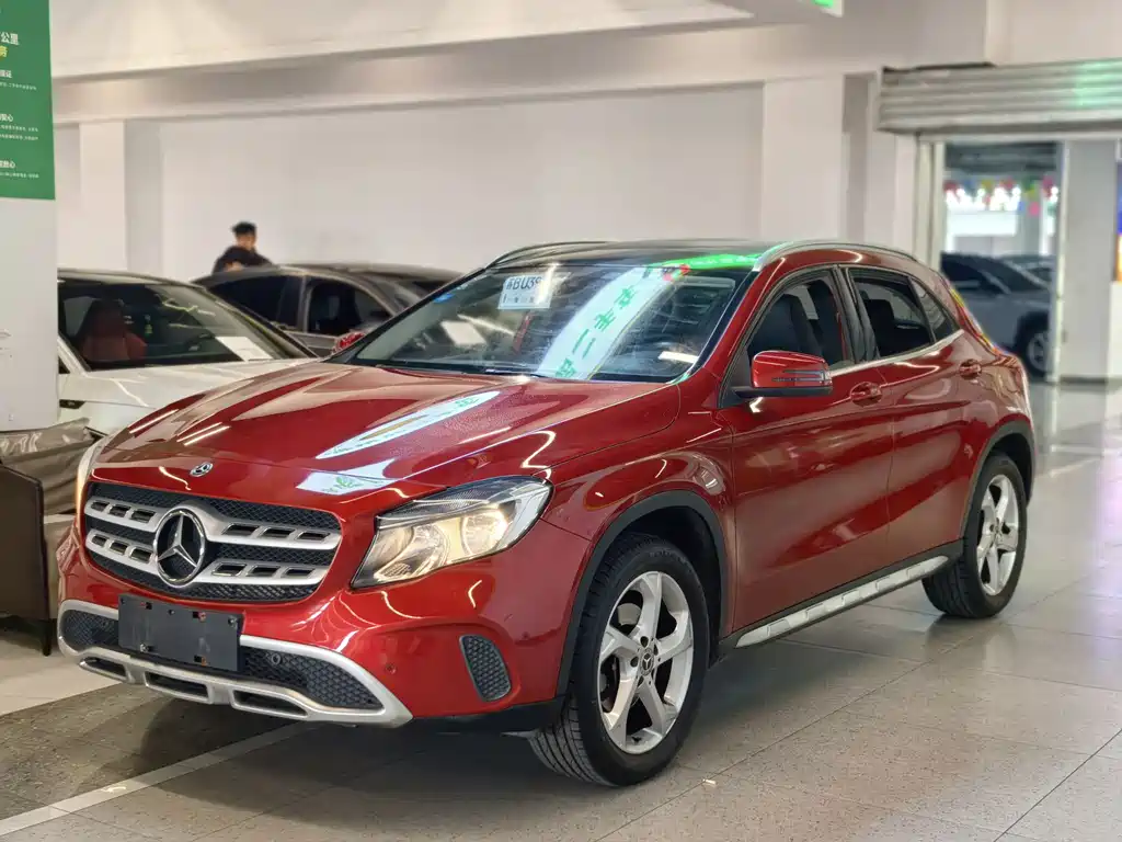MERCEDES-BENZ GLA