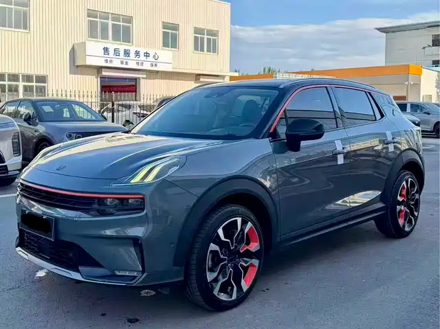 2021 Lynk & Co 06