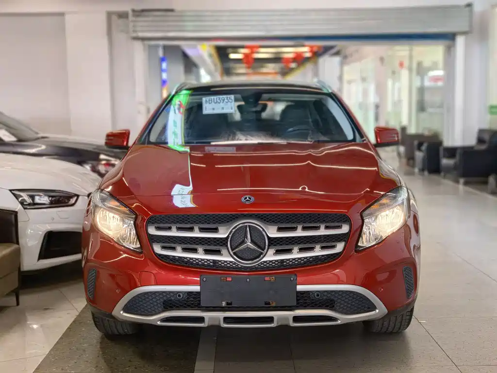 MERCEDES-BENZ GLA