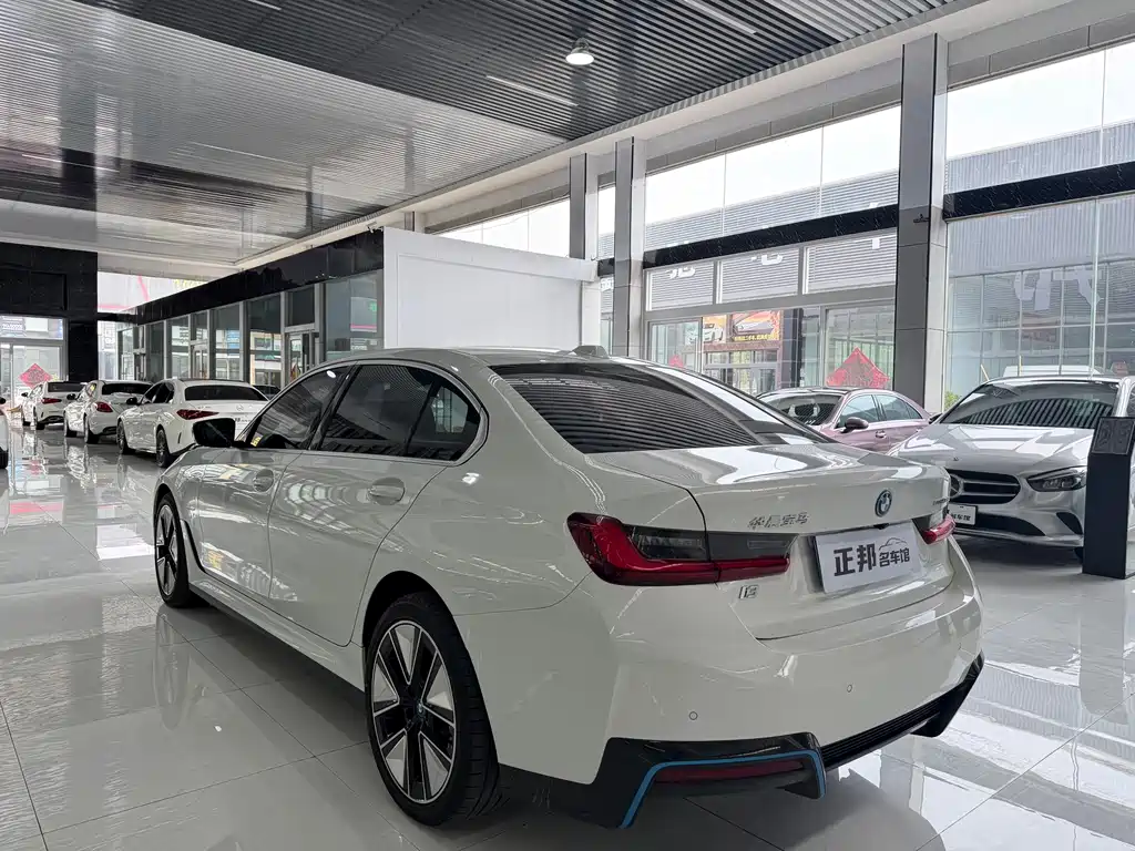 BMW i3 2022 eDrive 35 L