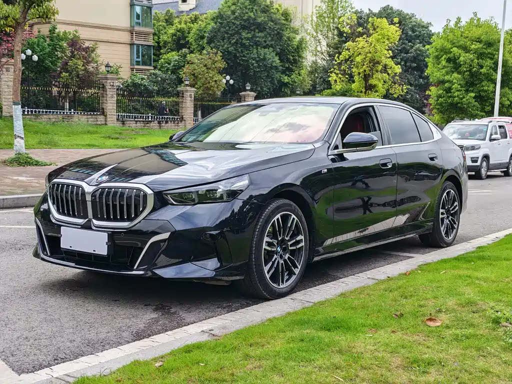 BMW 5 Series 2025