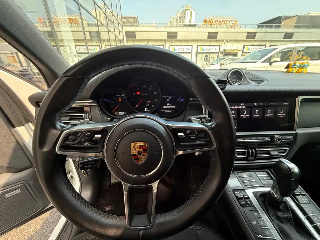 Porsche Macan — миниатюра 11