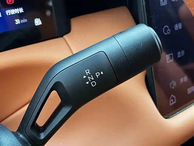 Lynk & Co 900 — миниатюра 17