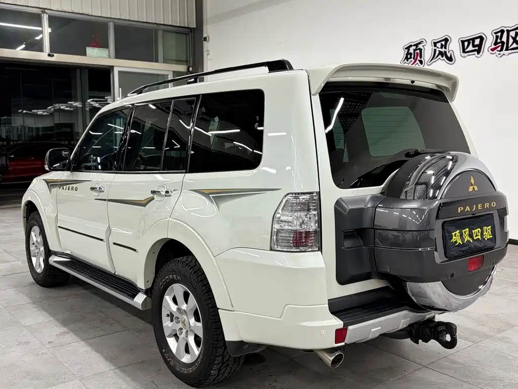 Mitsubishi Pajero (Import) — миниатюра 3
