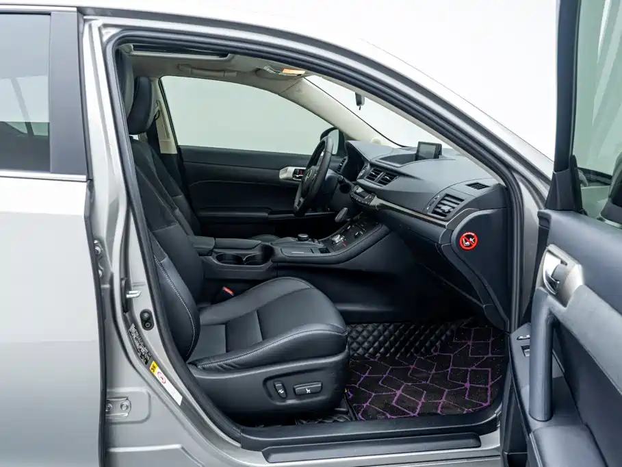 Lexus CT — миниатюра 16