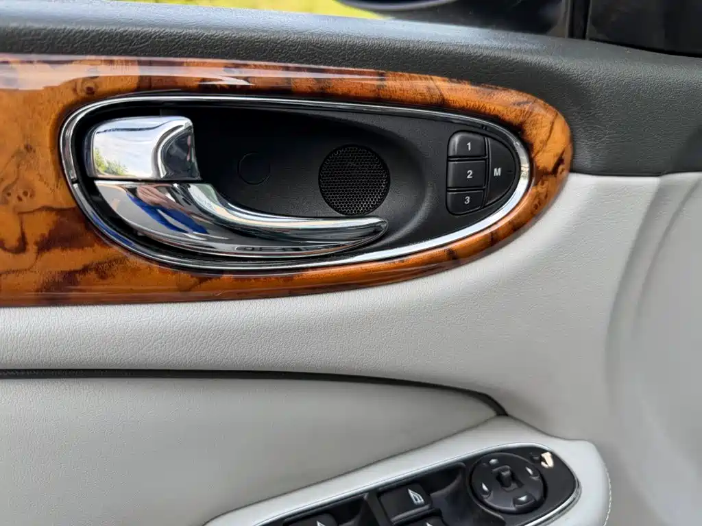 Jaguar XJ — миниатюра 12