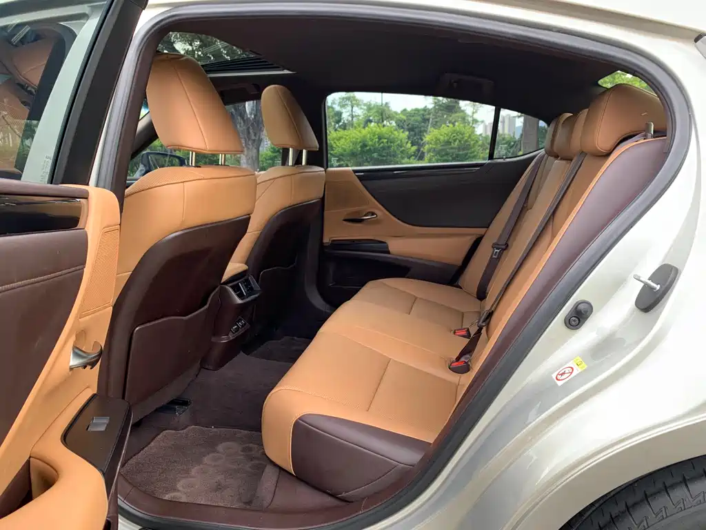 Lexus ES 2020 200