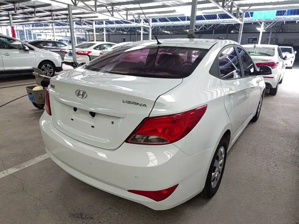 Hyundai Verna — миниатюра 7