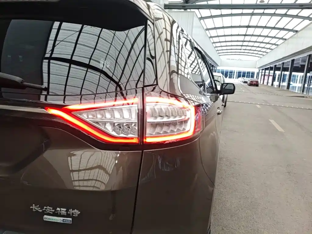 Ford Edge — миниатюра 8
