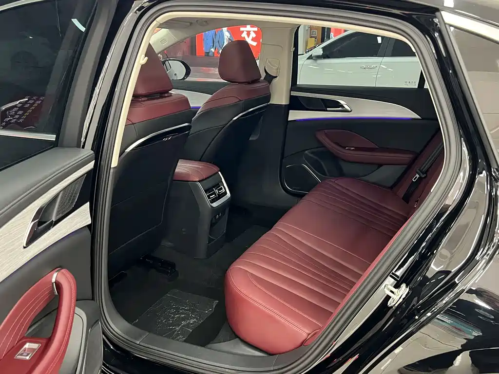 Hongqi H5 2025 2.0T AT