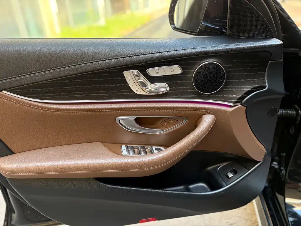 Mercedes-Benz E-Class — миниатюра 5