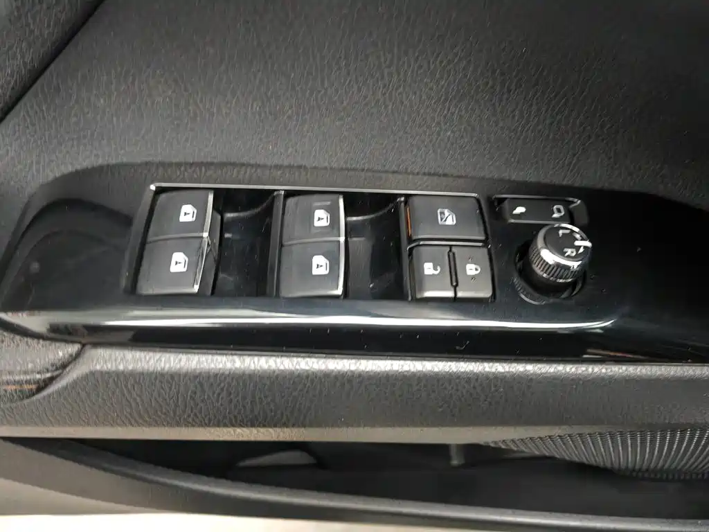 Toyota Camry 2018 2.0G Luxury