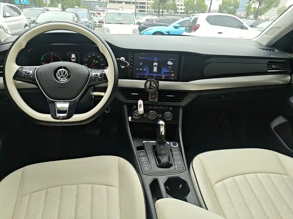Volkswagen Bora EV — миниатюра 10