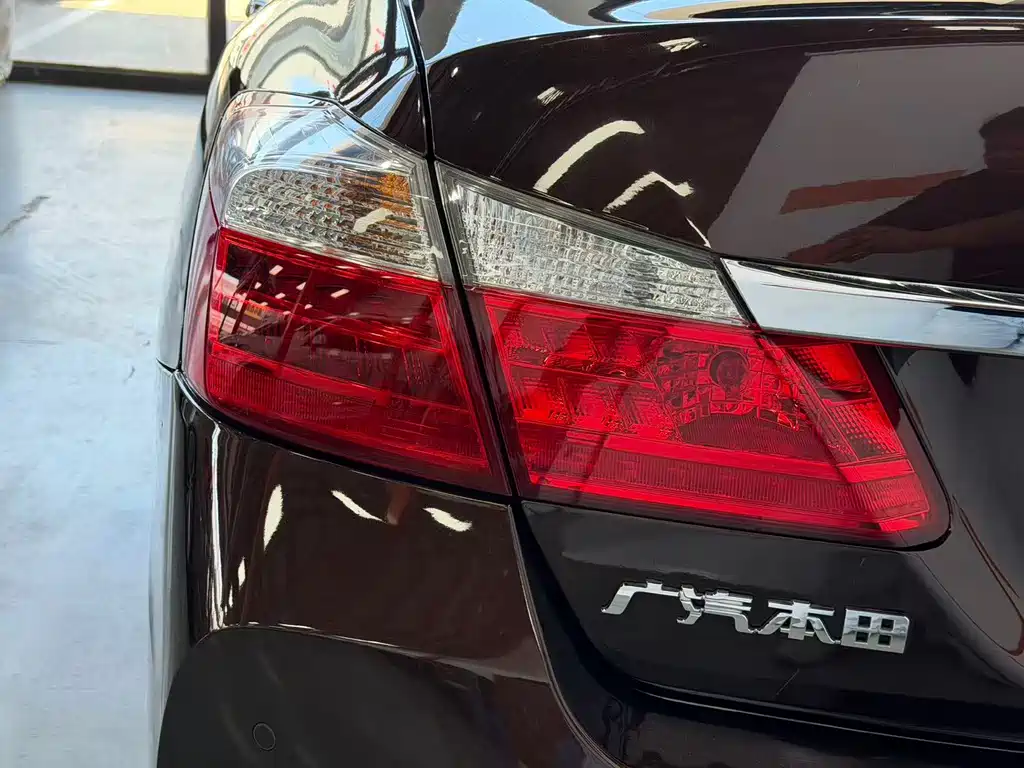 Honda Accord — миниатюра 18