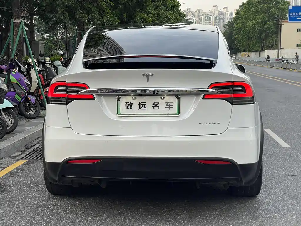 TESLA MODEL X