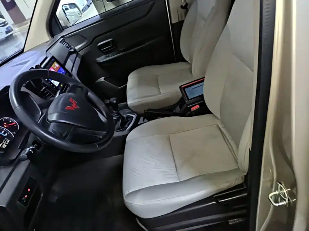Wuling Hongguang V — миниатюра 15