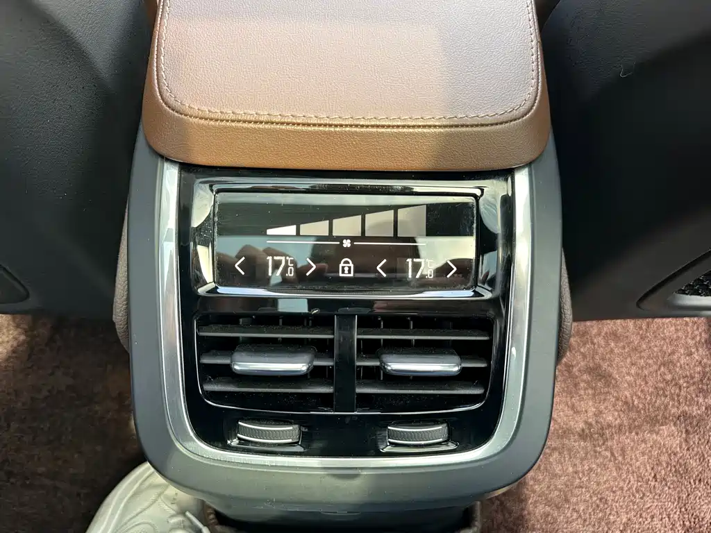 Volvo XC90 PHEV — миниатюра 7