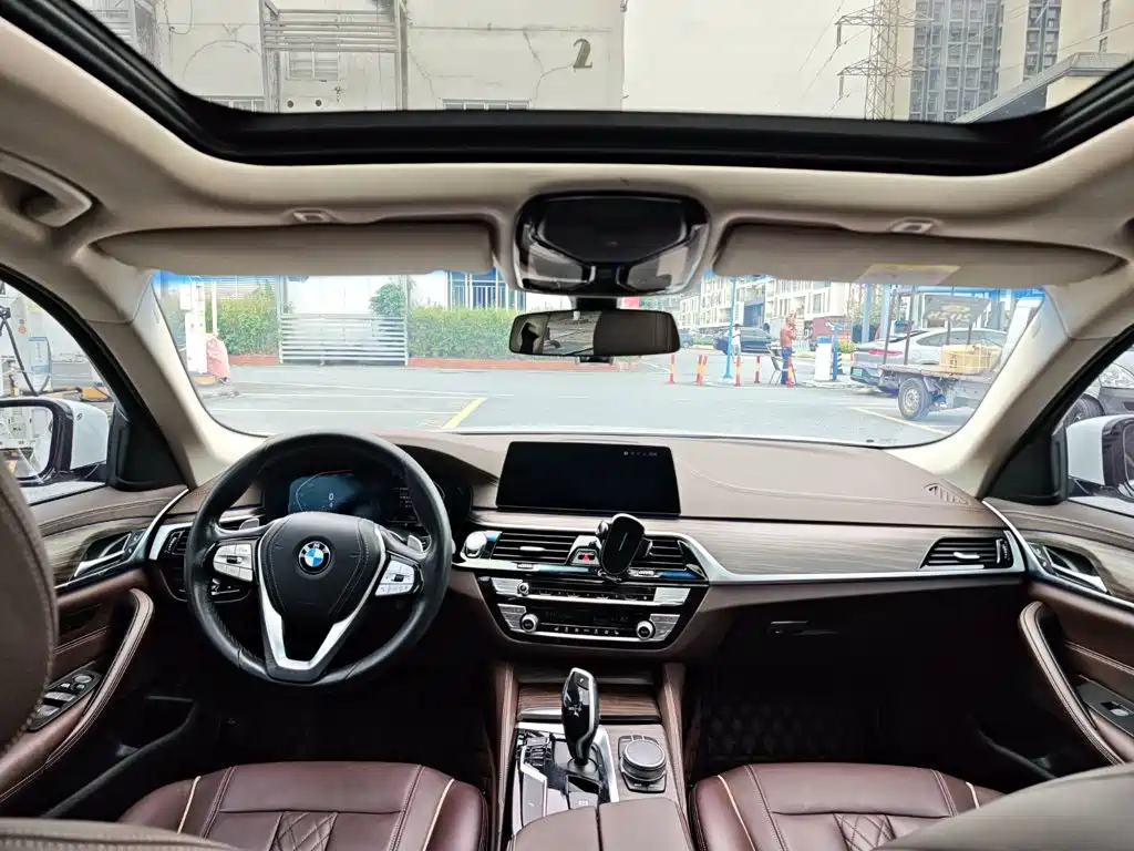 BMW 5 Series — миниатюра 19