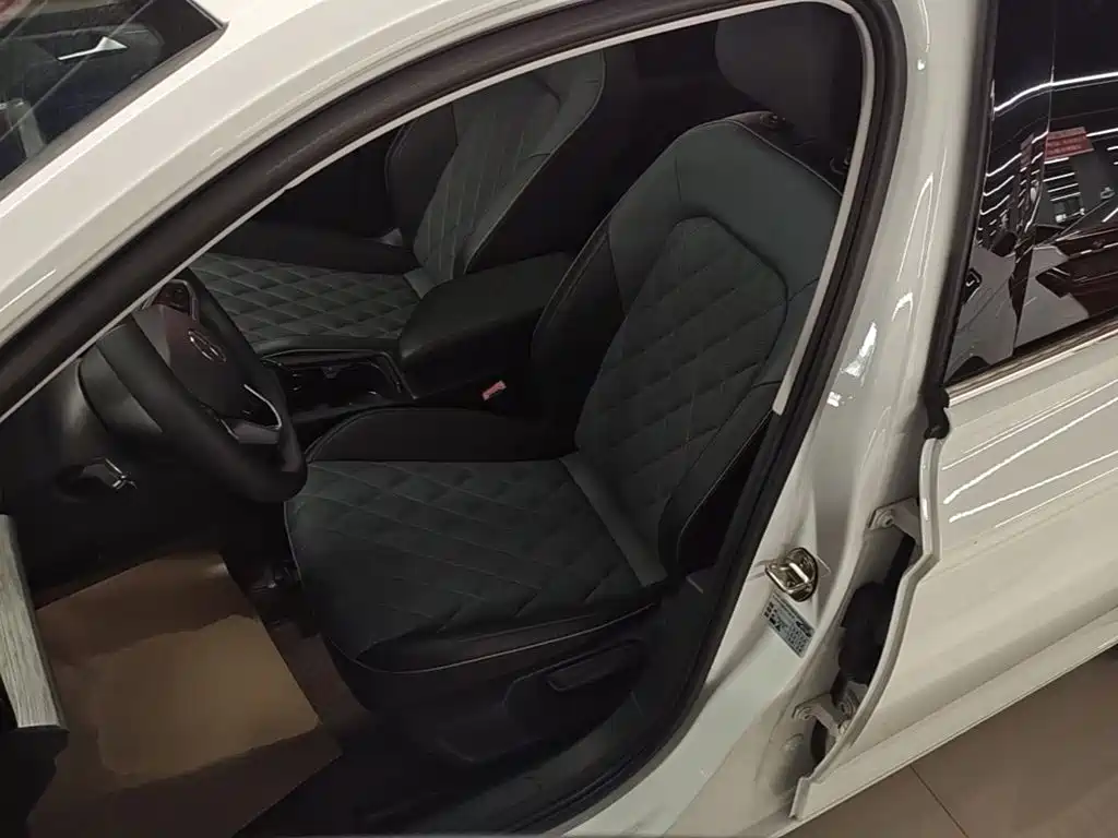 Volkswagen Sagitar — миниатюра 15