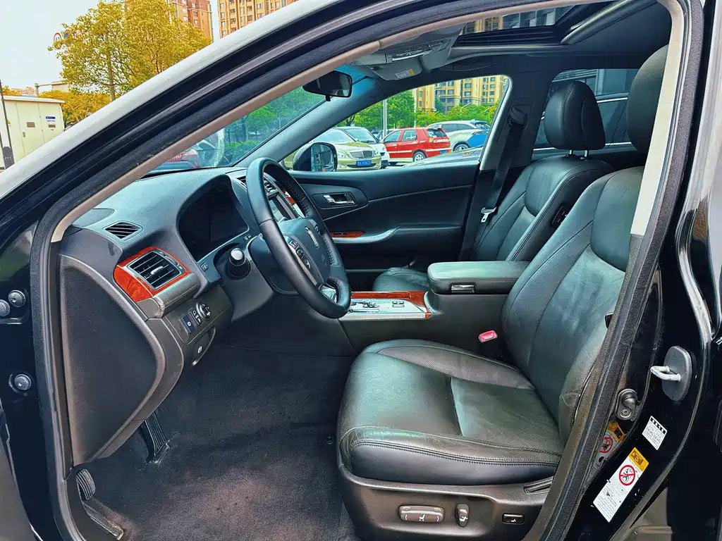 Toyota Crown 2012 2.5L Royal