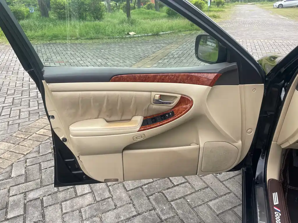 Toyota Crown — миниатюра 22