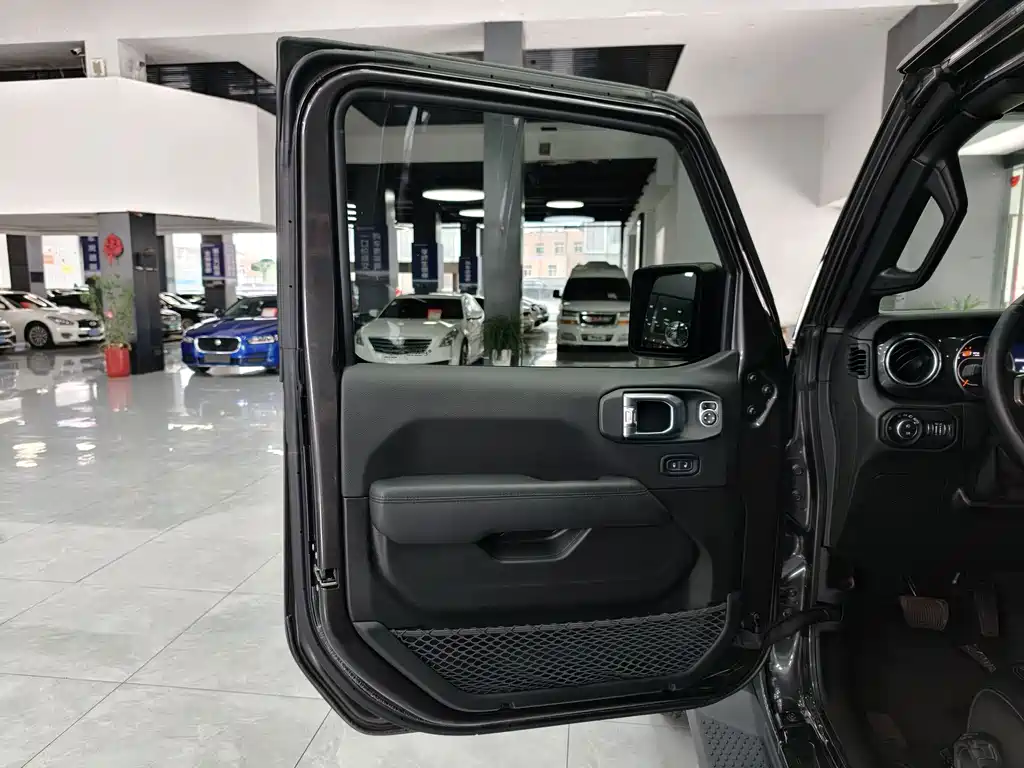 Jeep Wrangler — миниатюра 12