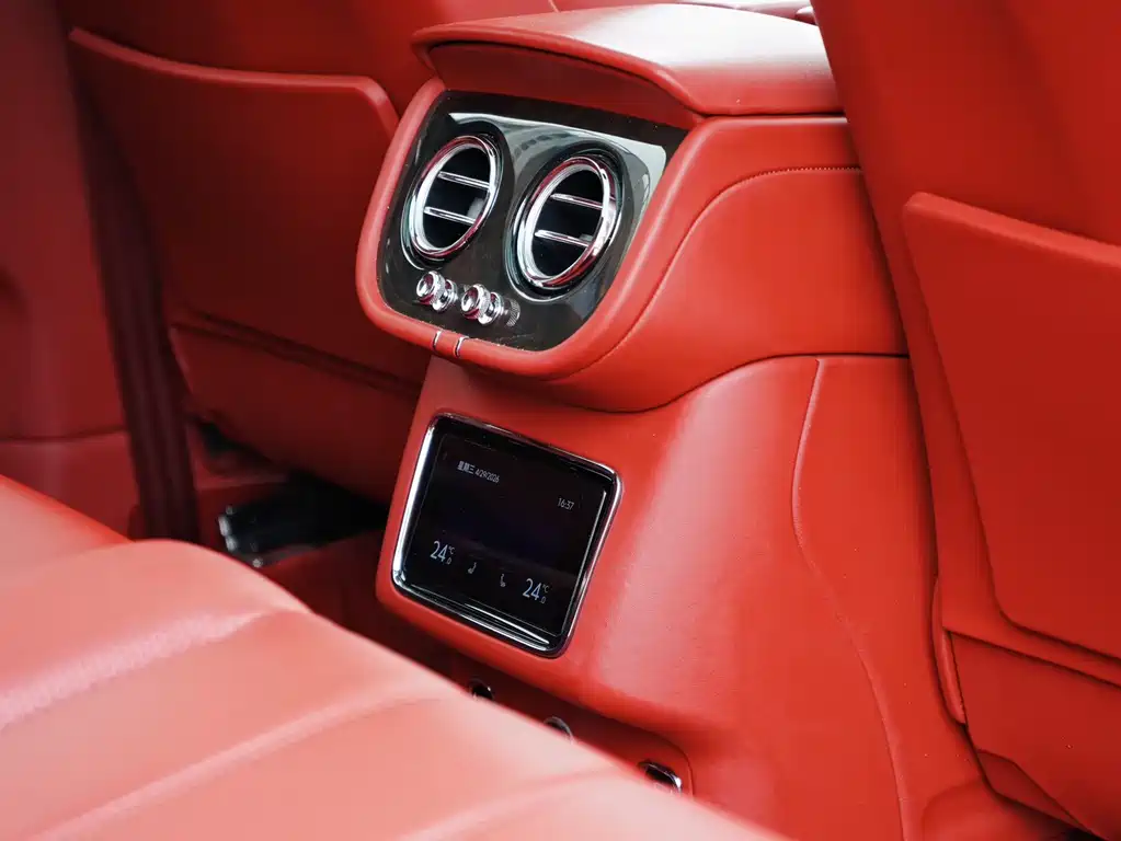 Bentley Bentayga - фото 14