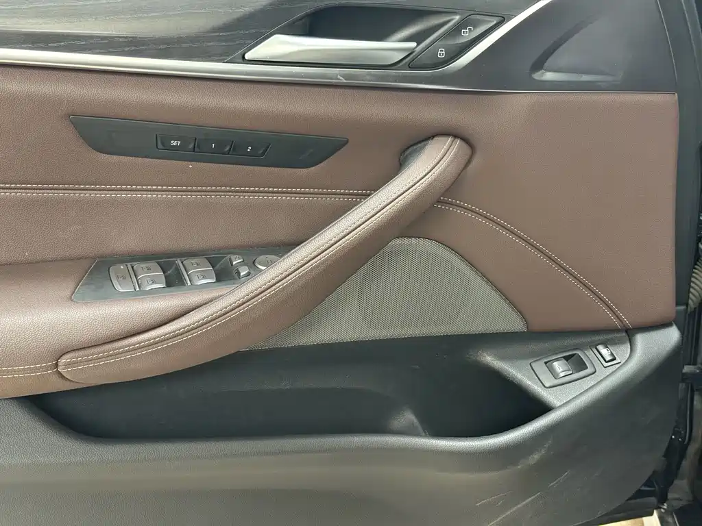BMW 5 Series New Energy — миниатюра 14
