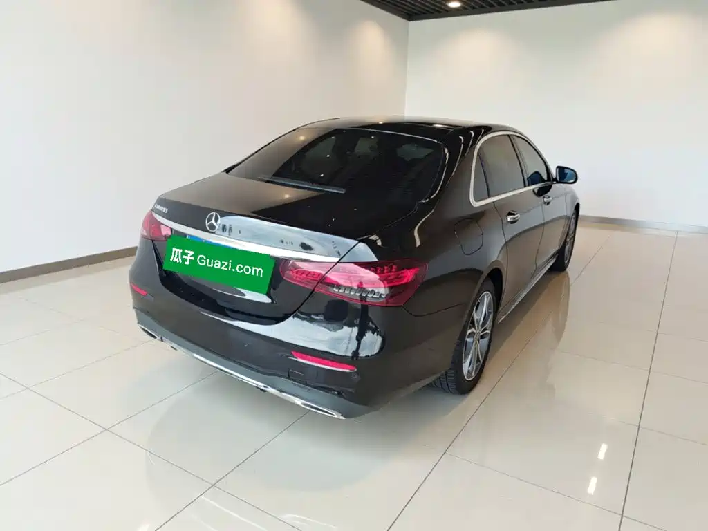 Mercedes-Benz E-Class — миниатюра 4