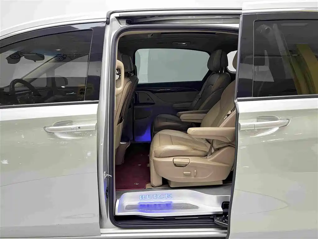 Buick GL8 — миниатюра 7